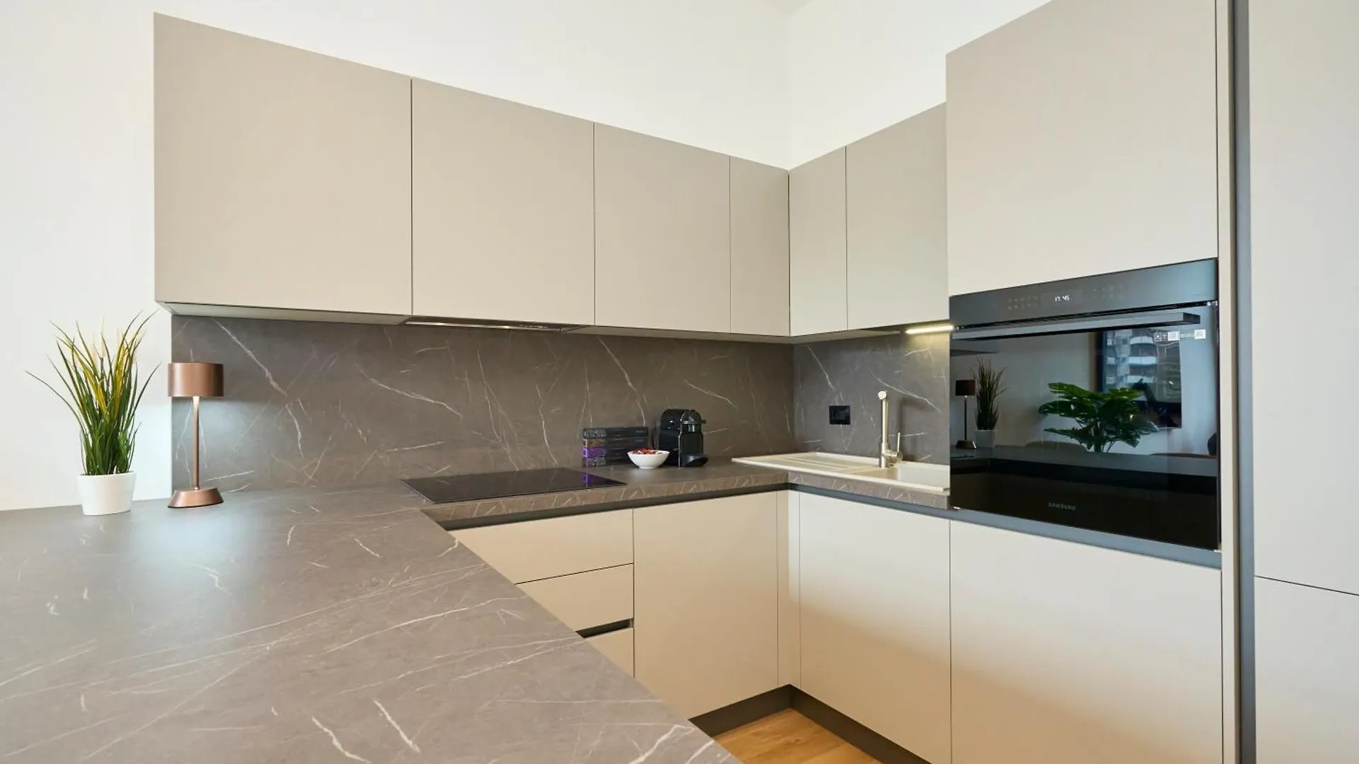 Luxury Design Suite - 20 Minutes From Duomo-Navigli Milano 0*,