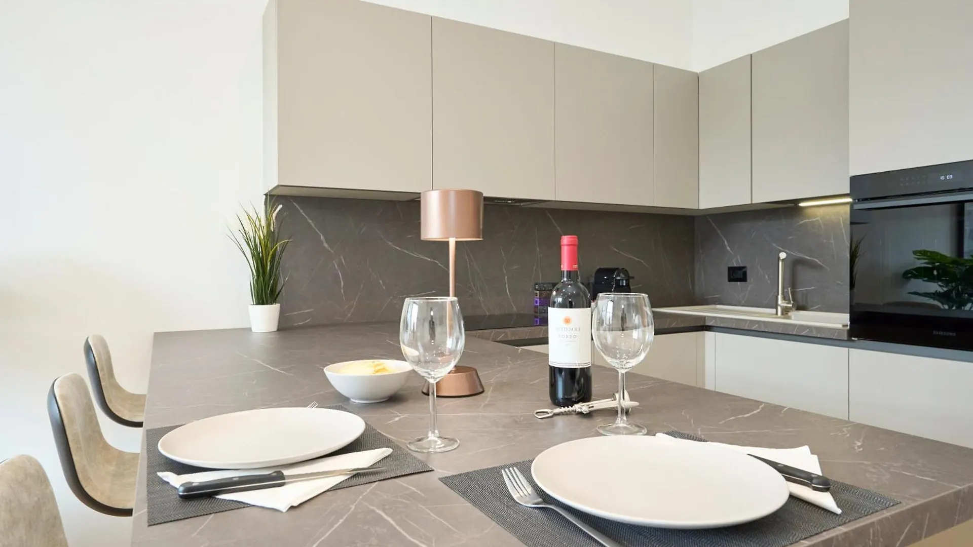 Luxury Design Suite - 20 Minutes From Duomo-Navigli Milan