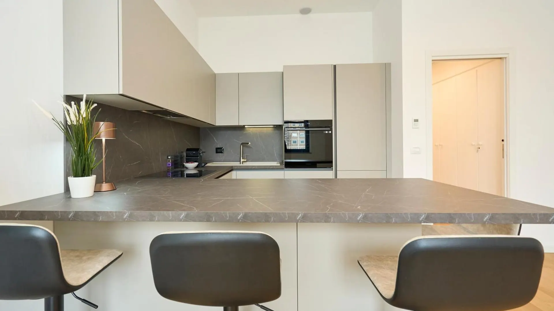 Luxury Design Suite - 20 Minutes From Duomo-Navigli Milan