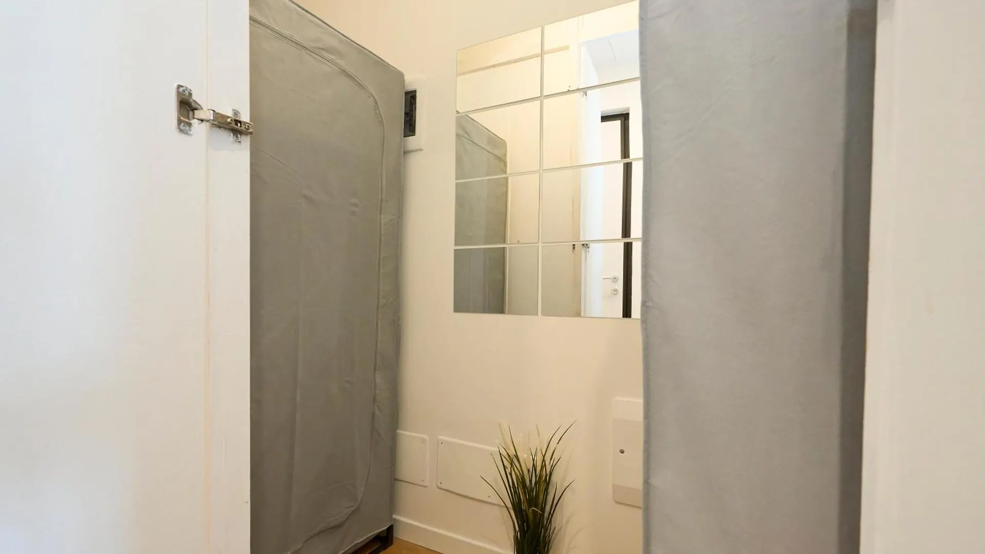 Luxury Design Suite - 20 Minutes From Duomo-Navigli Milan Italy