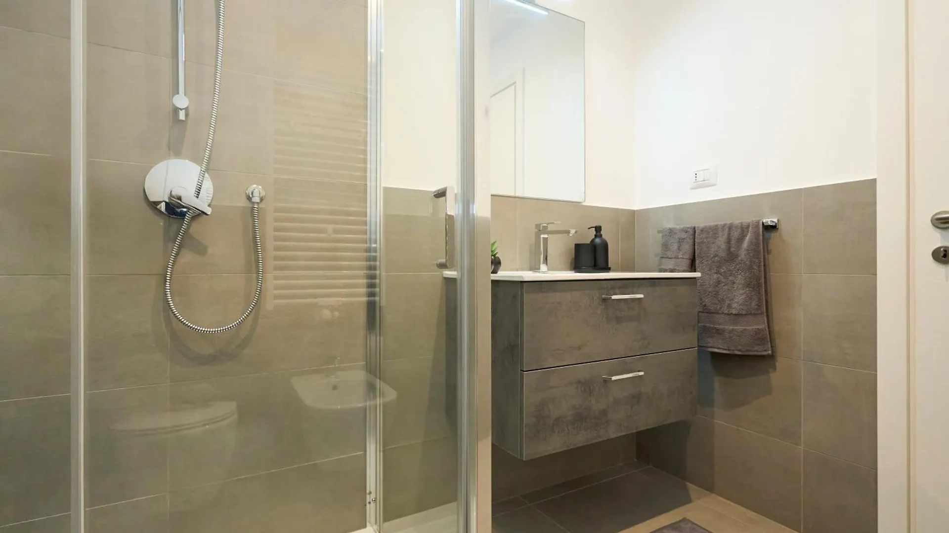 Luxury Design Suite - 20 Minutes From Duomo-Navigli Milaan Appartement