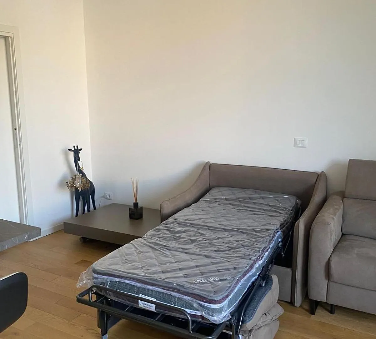Luxury Design Suite - 20 Minutes From Duomo-Navigli Milan 0*,  Italy